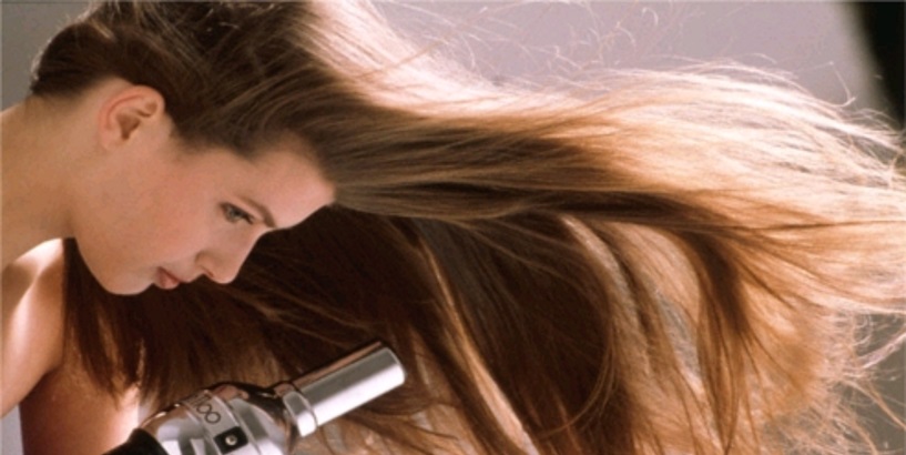 Use un spray para dar volumen antes de secar el cabello