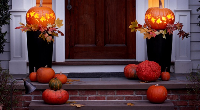 Iluminar su patio con linternas de calabaza